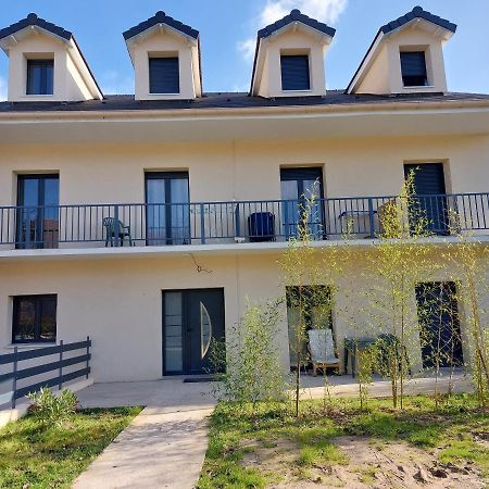 Residence De La Gare, Chambre Meublee Лонжюмо Экстерьер фото