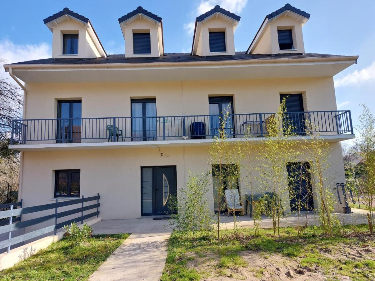 Residence De La Gare, Chambre Meublee Лонжюмо Экстерьер фото