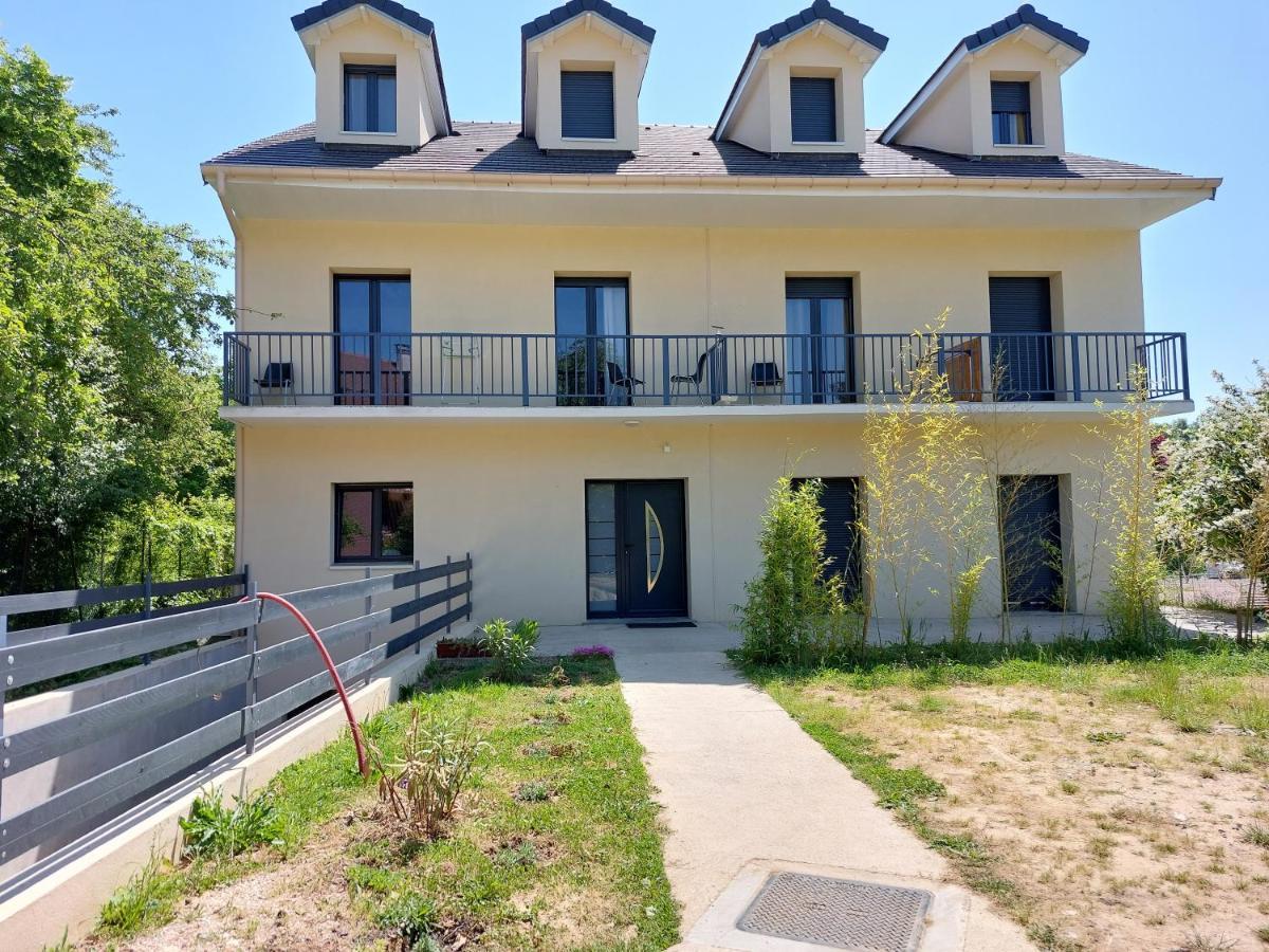 Residence De La Gare, Chambre Meublee Лонжюмо Экстерьер фото