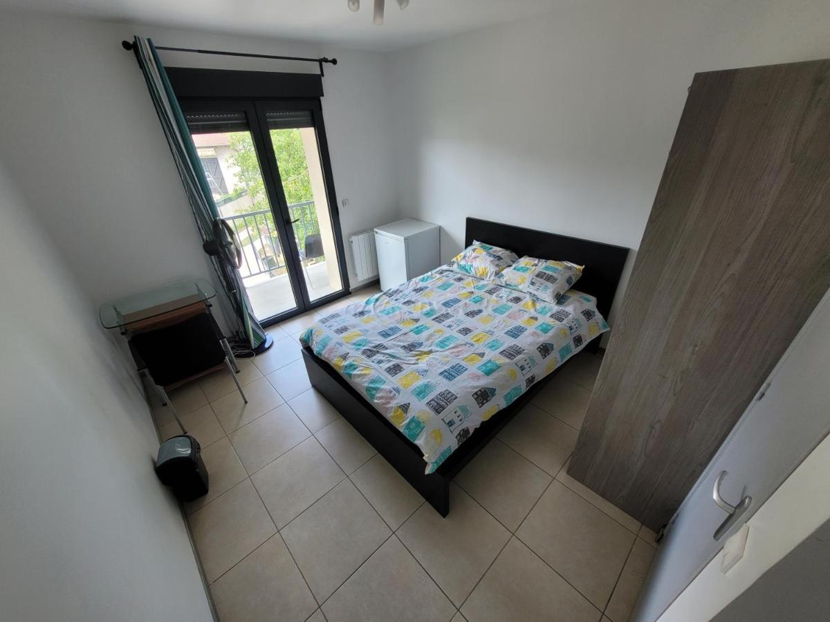 Residence De La Gare, Chambre Meublee Лонжюмо Экстерьер фото